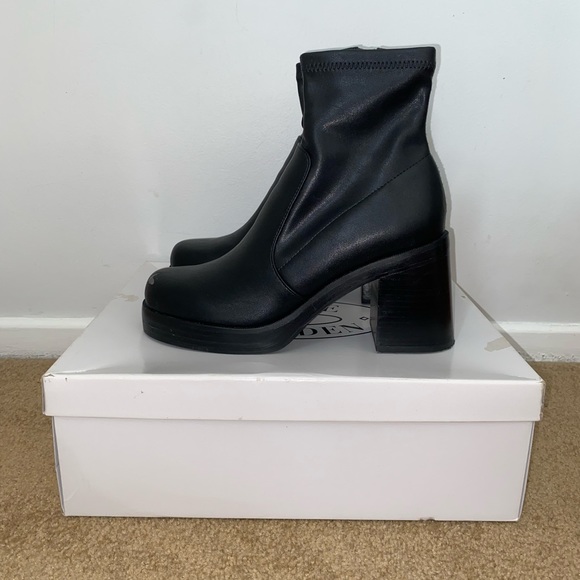 Steve Madden Hooper Boots - Picture 2 of 4